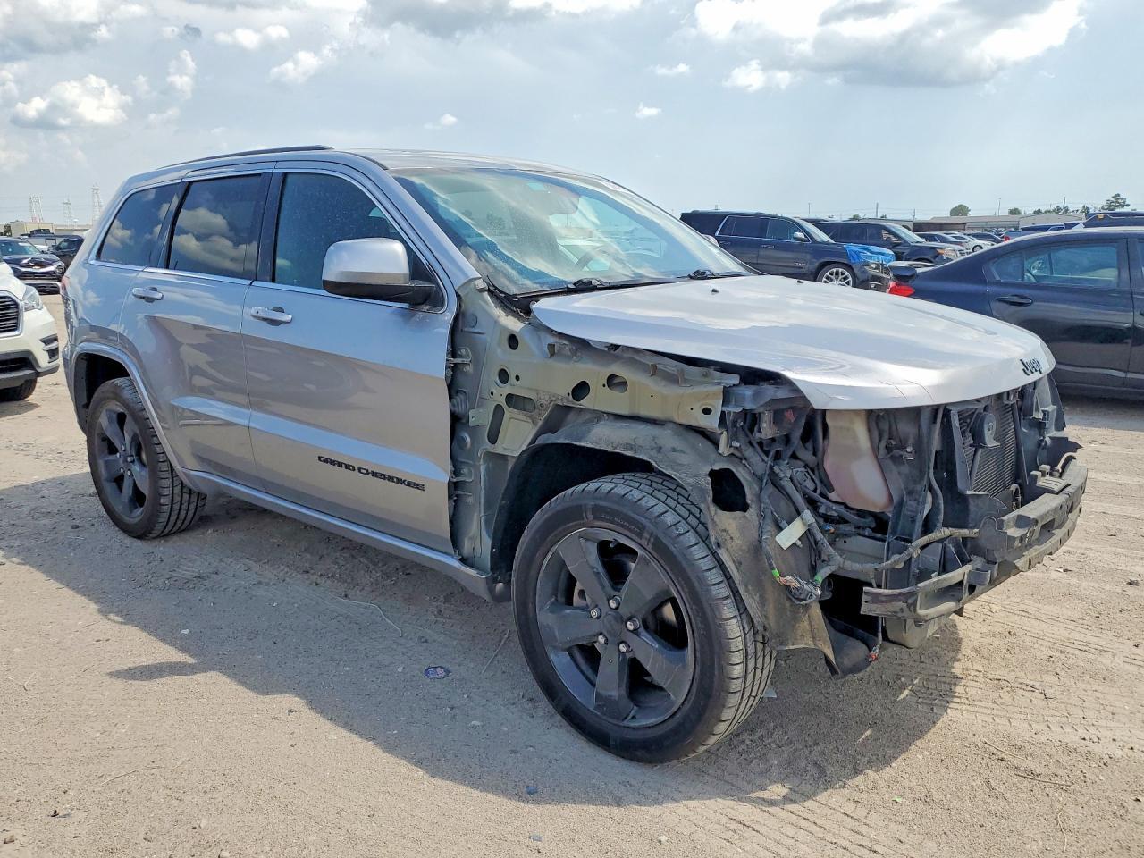 2015 JEEP GRAND CHEROKEE LAREDO — Фото 4 из 14