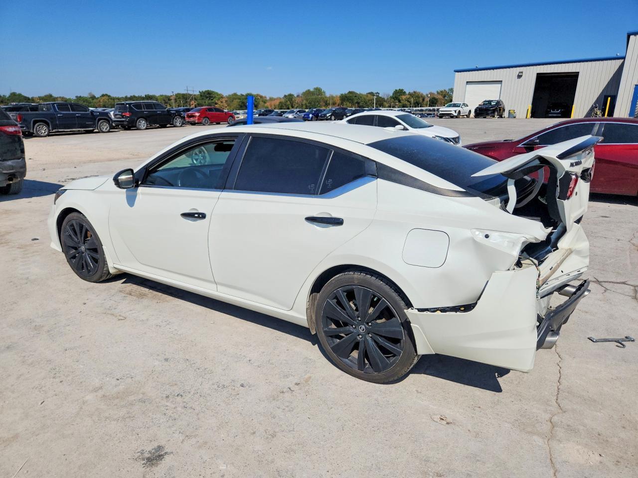 2022 NISSAN ALTIMA SR — Фото 2 из 13