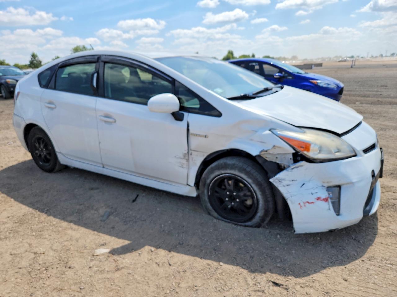 2013 TOYOTA PRIUS — Фото 4 из 12