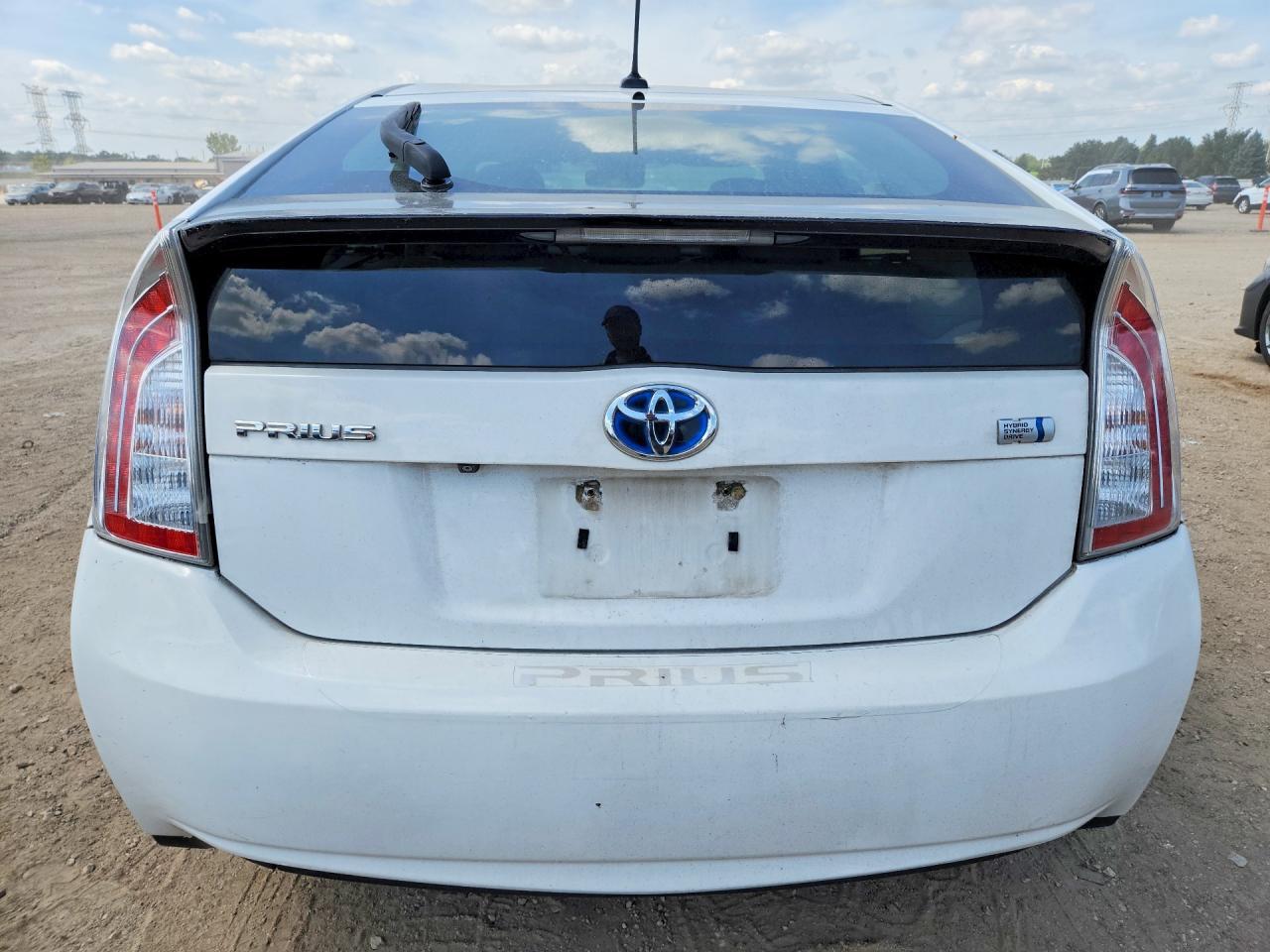 2013 TOYOTA PRIUS — Фото 6 из 12