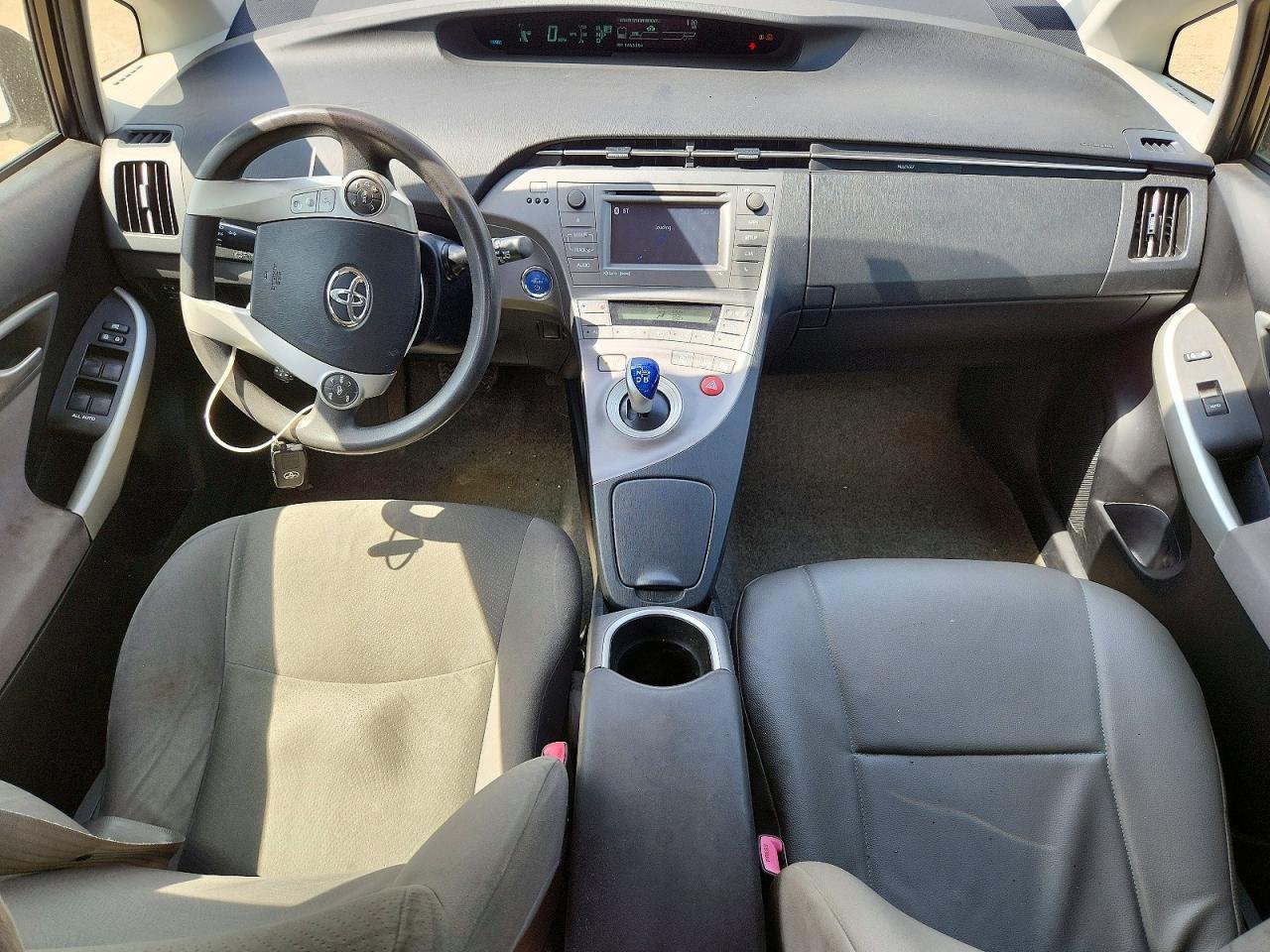 2013 TOYOTA PRIUS — Фото 8 из 12