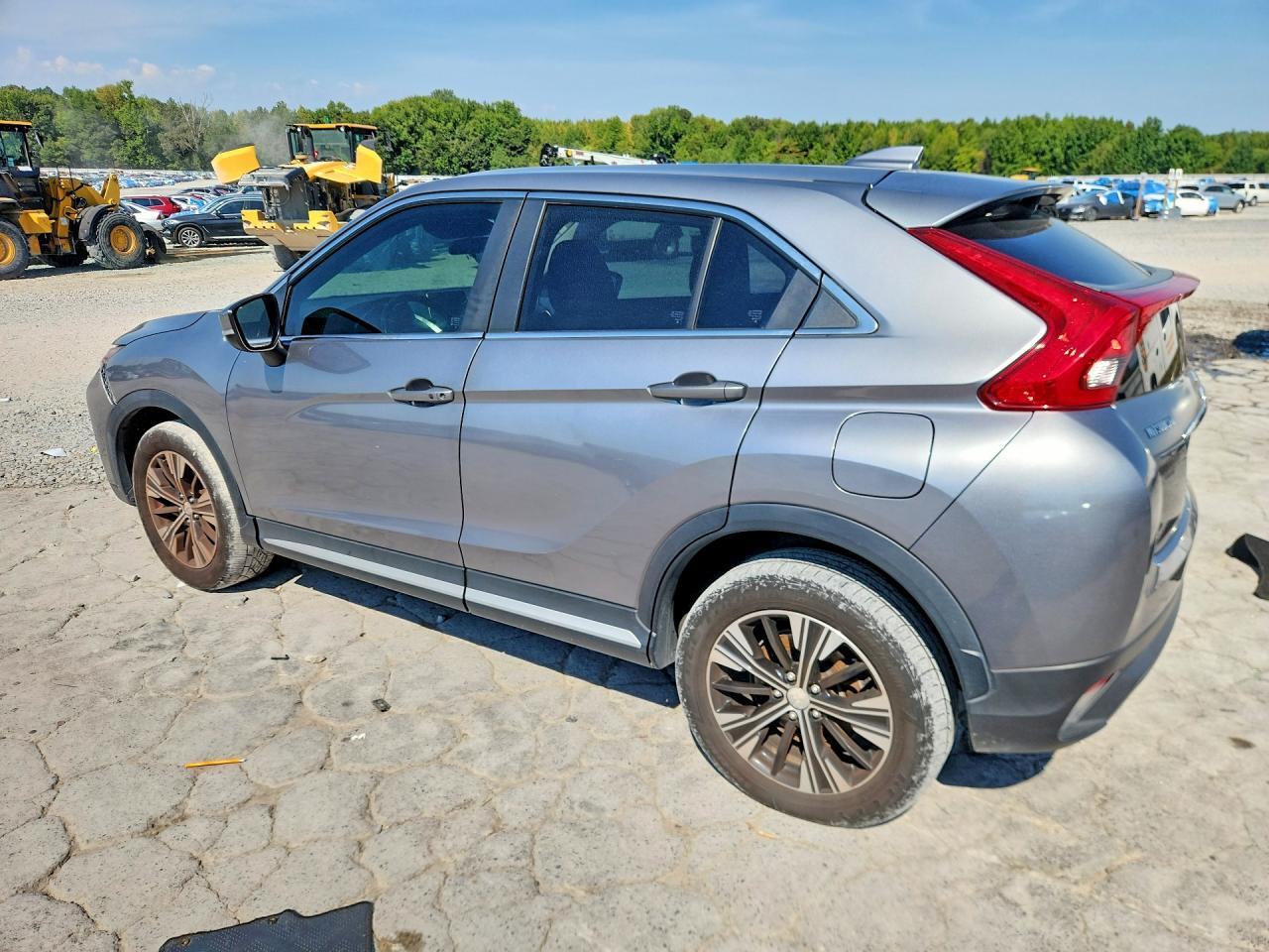 2018 MITSUBISHI ECLIPSE CROSS SE — Фото 2 из 13