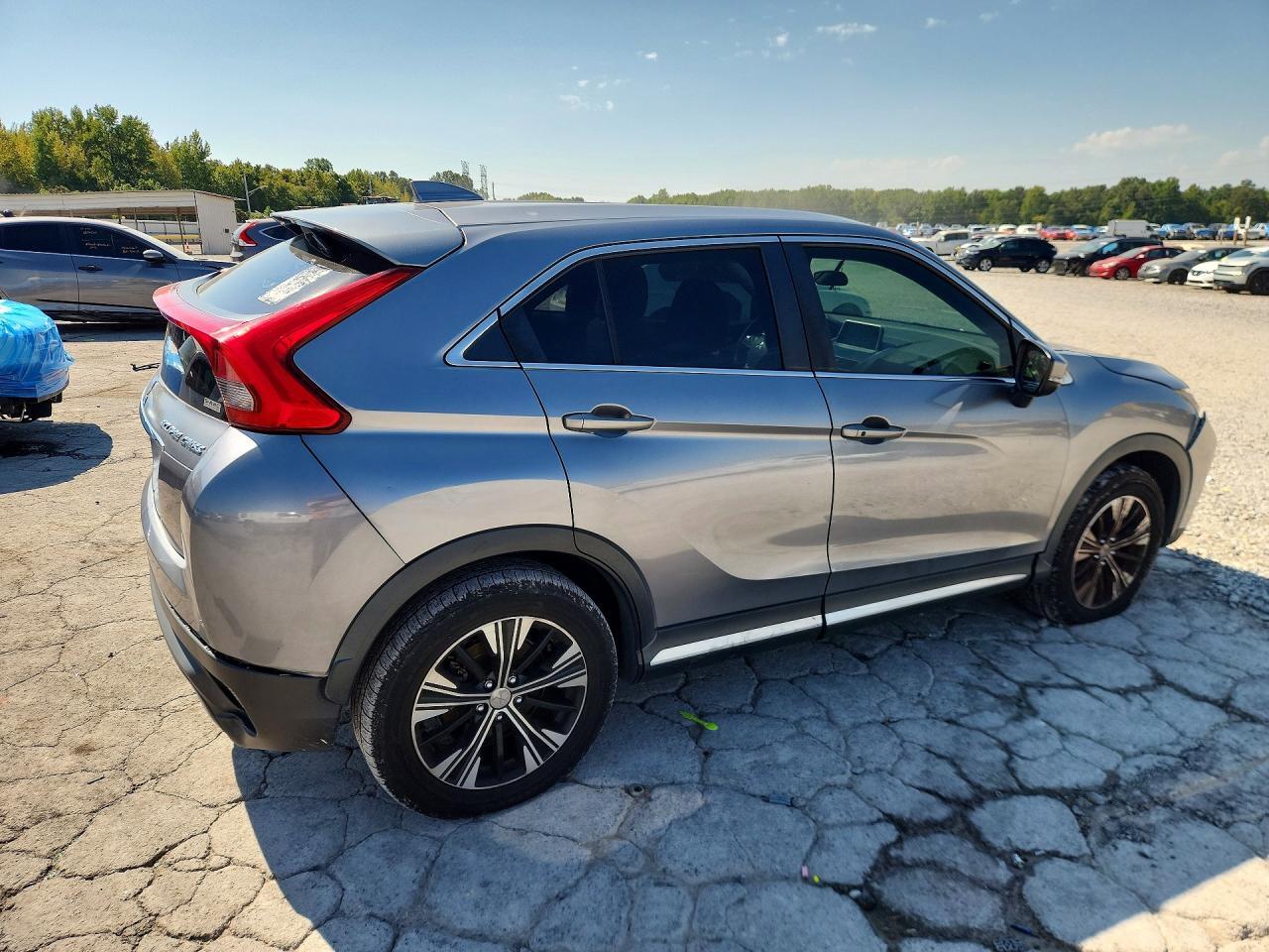 2018 MITSUBISHI ECLIPSE CROSS SE — Фото 3 из 13