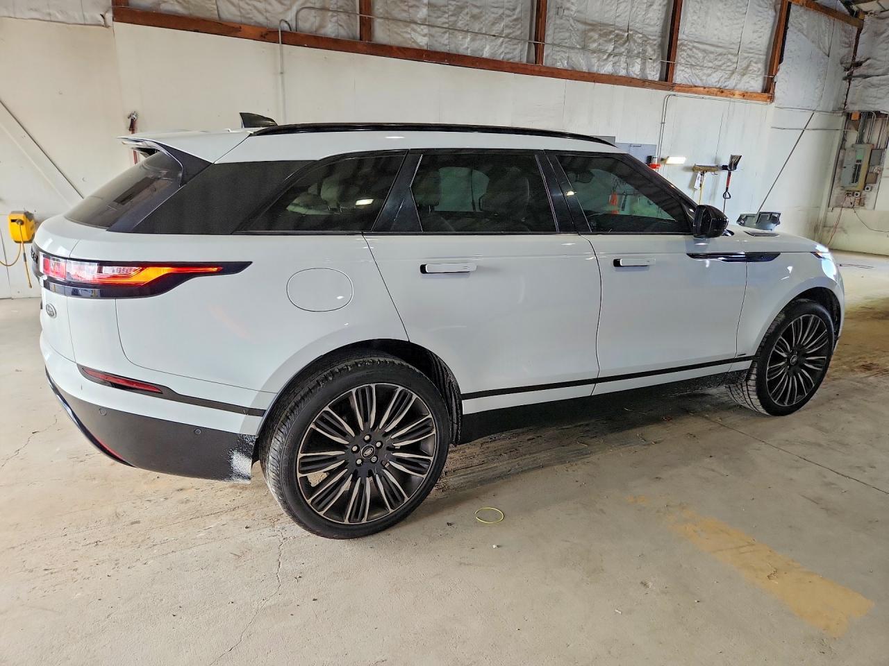 2019 LAND ROVER RANGE ROVER VELAR R-DYNAMIC SE — Фото 3 из 13