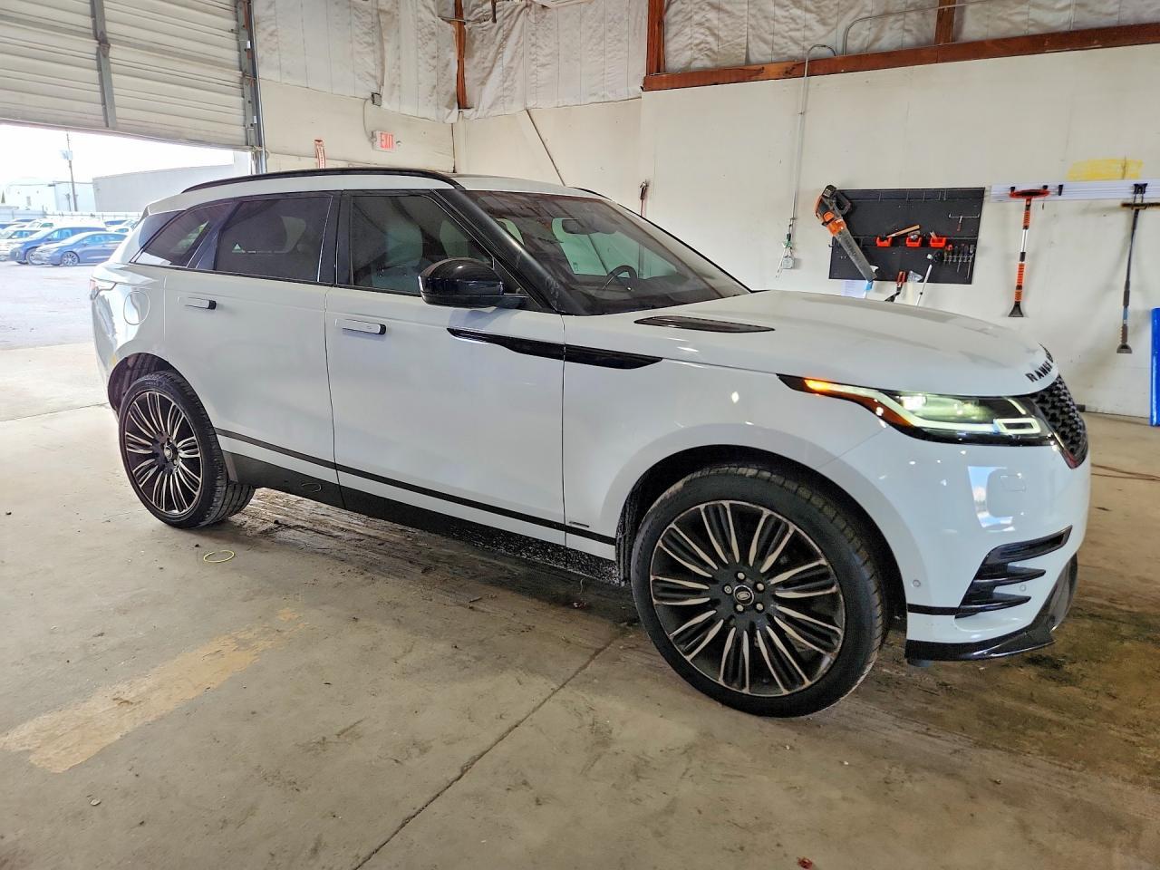2019 LAND ROVER RANGE ROVER VELAR R-DYNAMIC SE — Фото 4 из 13