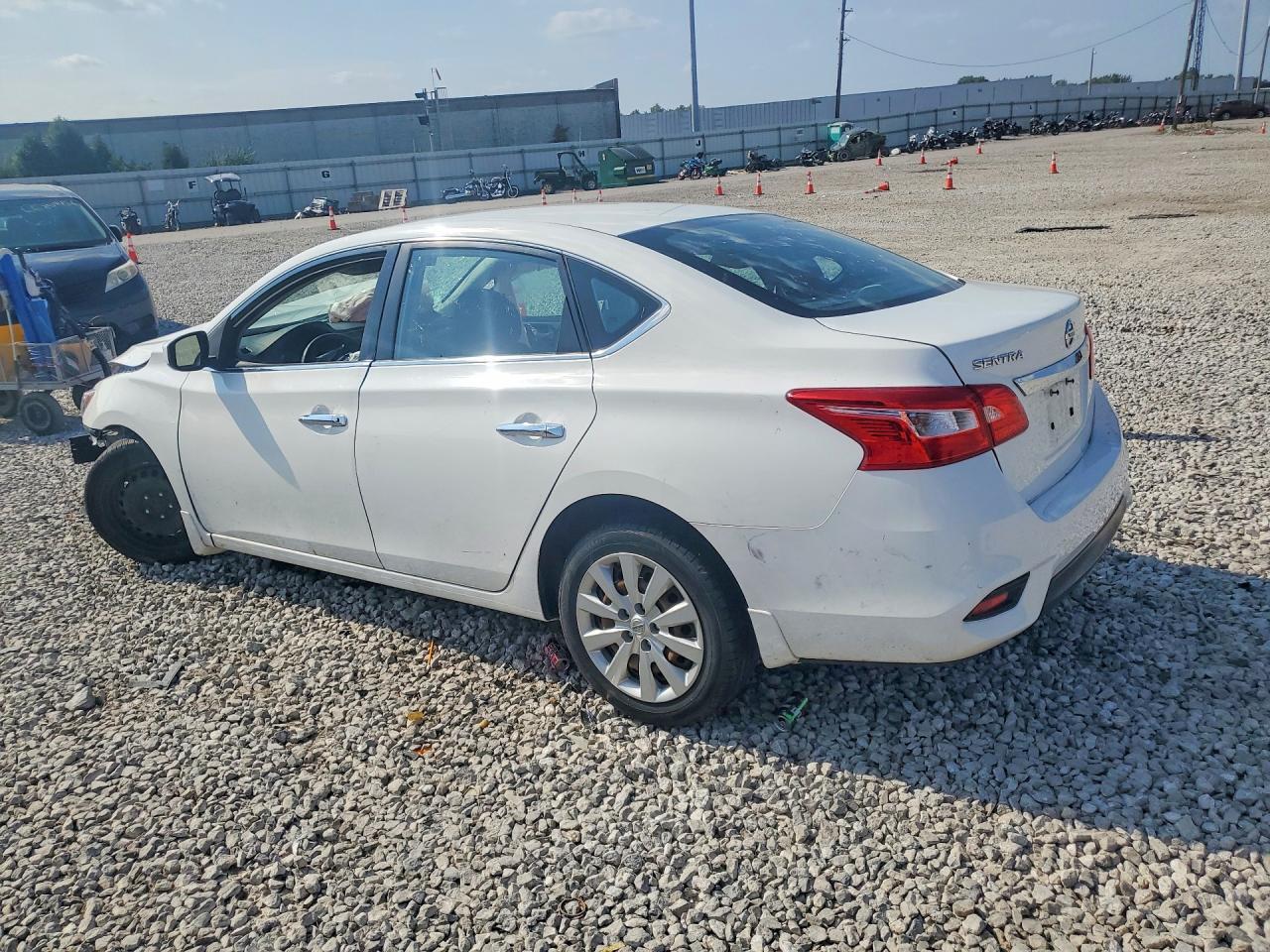 2016 NISSAN SENTRA S — Фото 2 из 13
