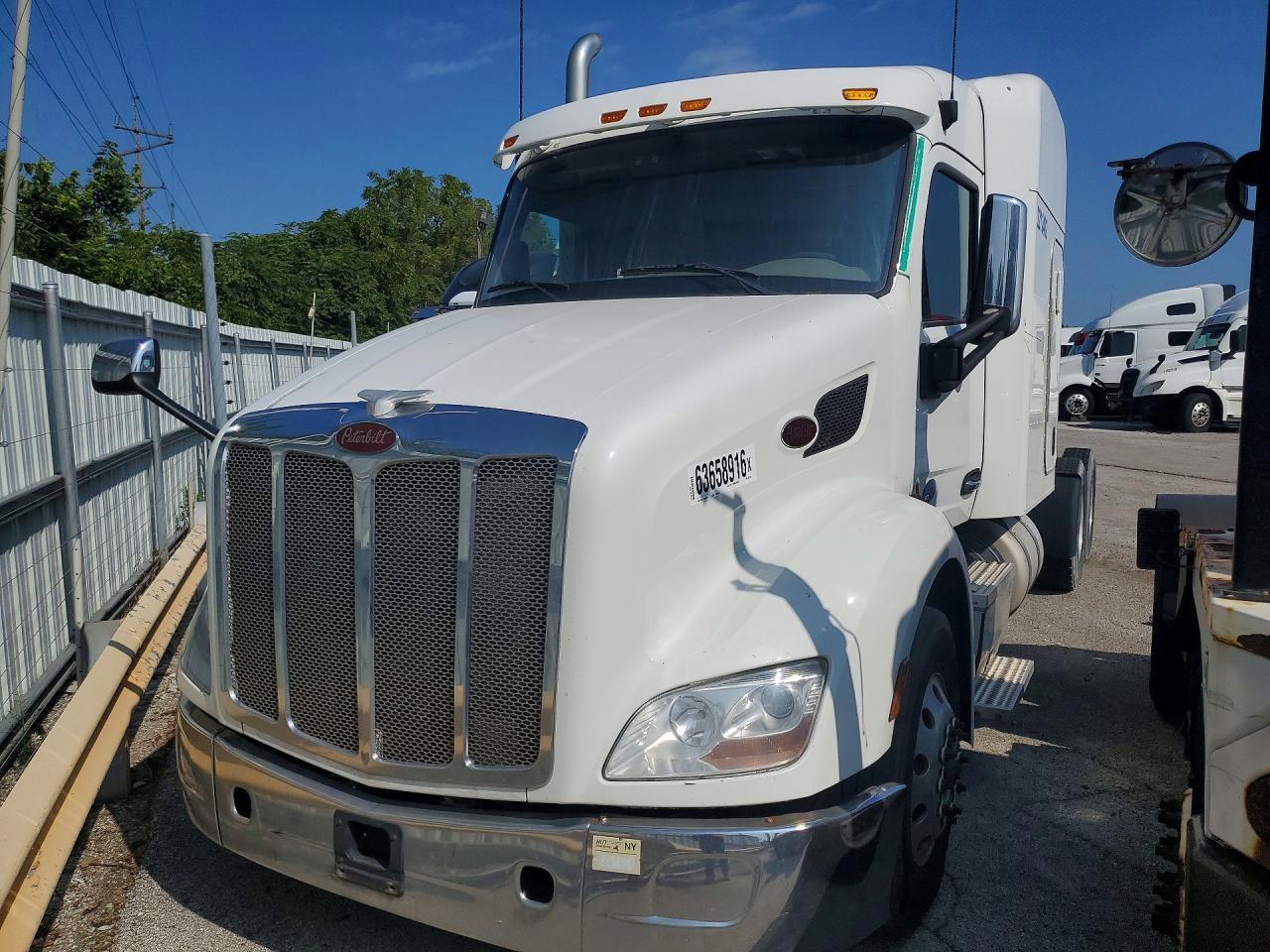 2017 PETERBILT 579 SEMI TRUCK