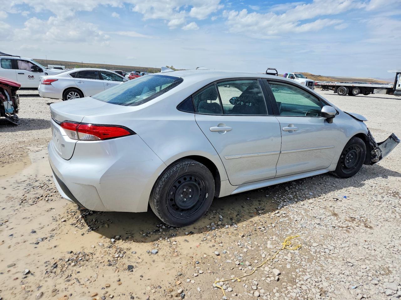 2021 TOYOTA COROLLA LE — Фото 3 из 13