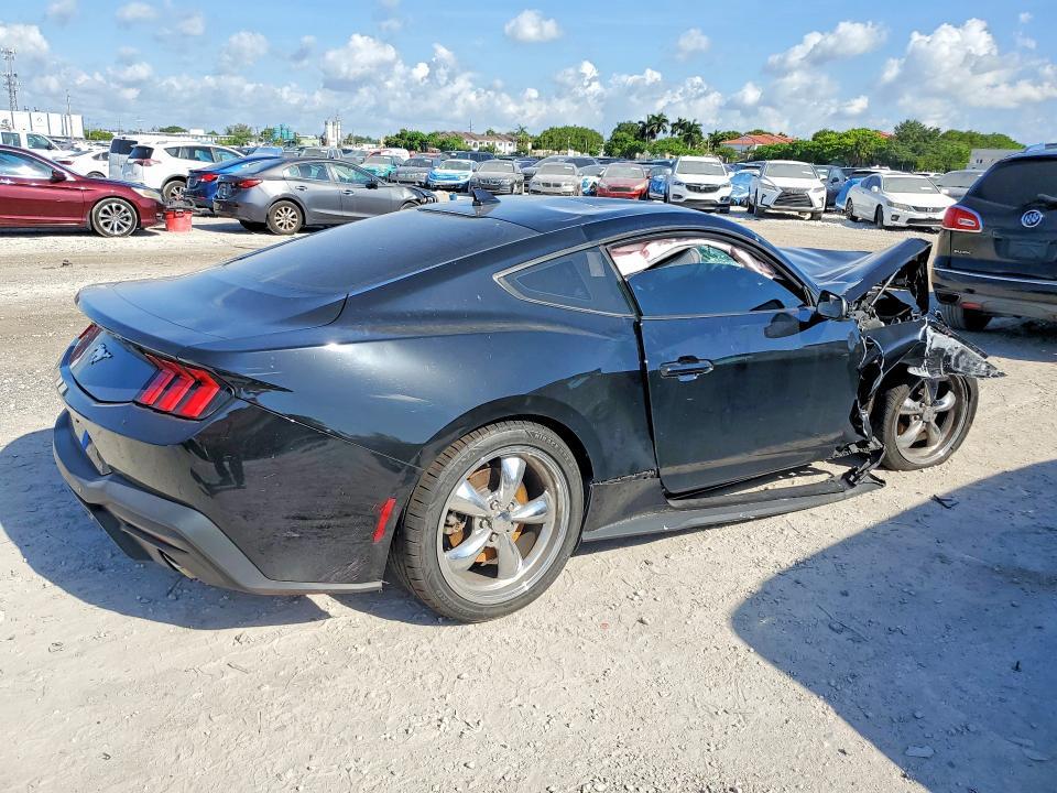 2024 FORD MUSTANG — Фото 3 из 12