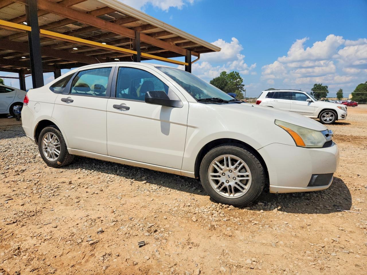 1FAHP3FNXBW122132 2011 FORD FOCUS photo no. 4