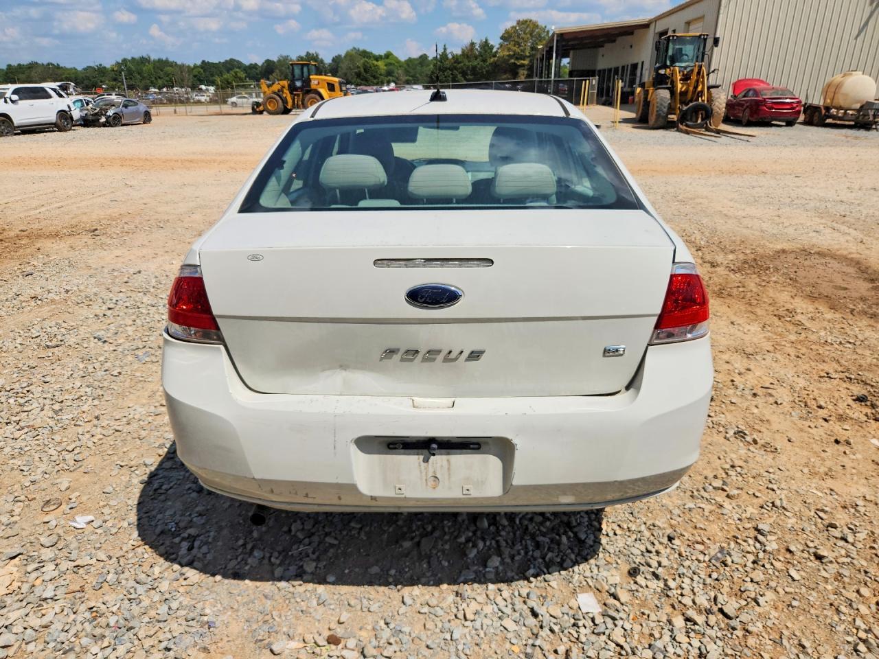 1FAHP3FNXBW122132 2011 FORD FOCUS photo no. 6