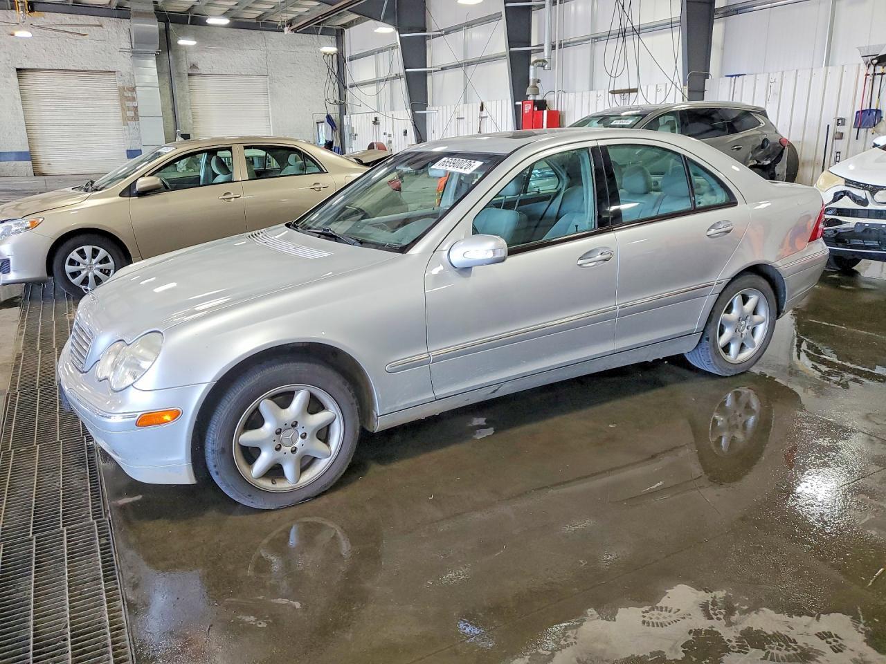 2003 MERCEDES-BENZ C WDBRF64J43F325732
