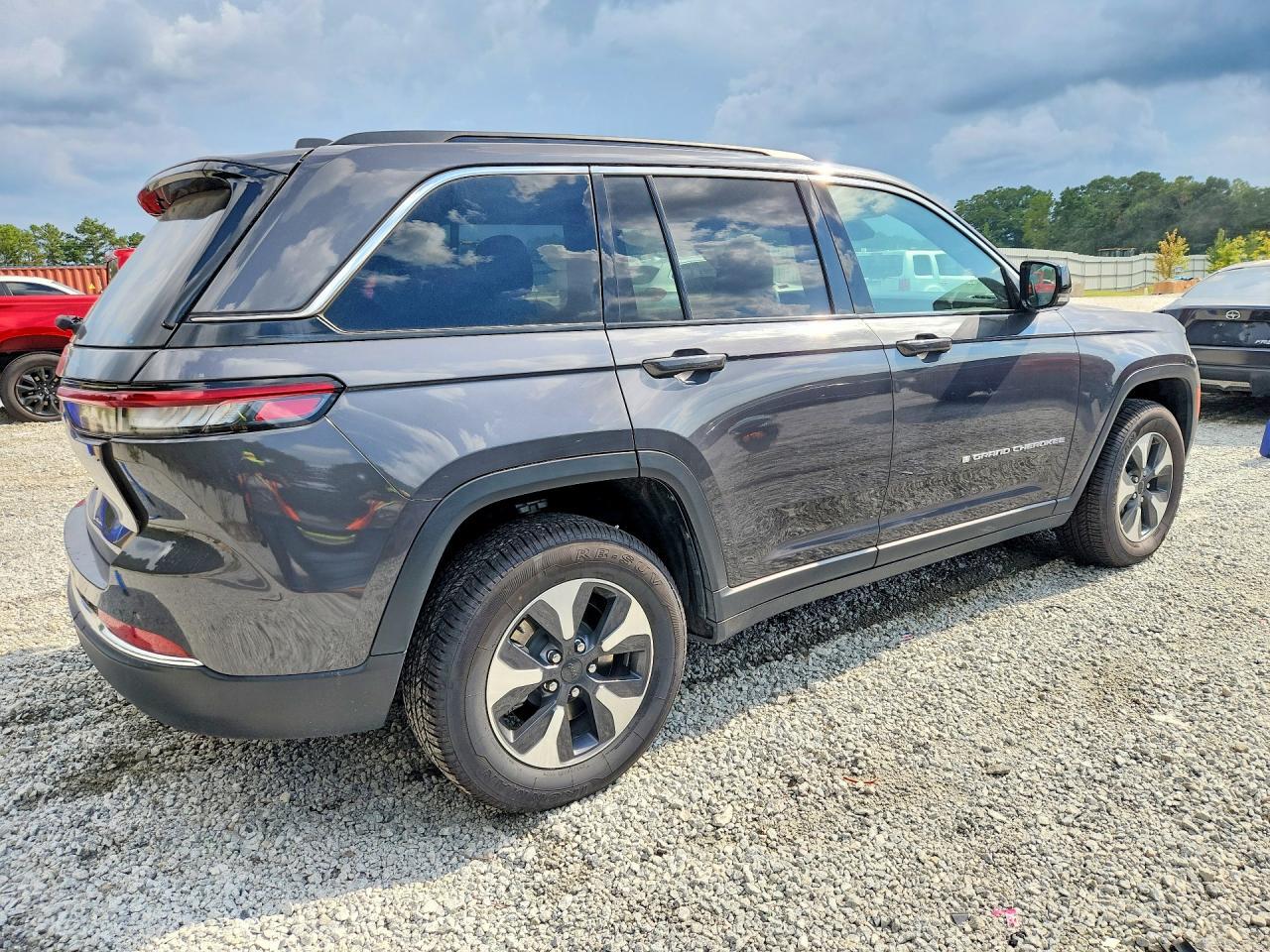 2024 JEEP GRAND CHEROKEE LIMITED 4XE — Фото 3 из 13