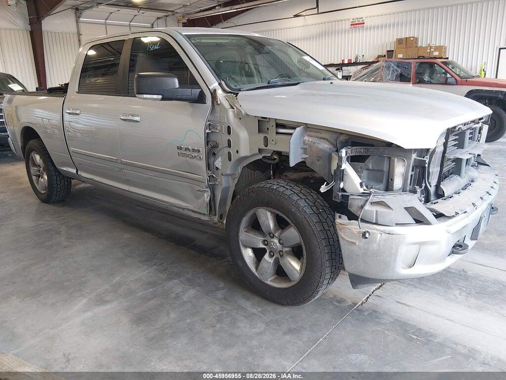 2015 RAM 1500 1C6RR7TT5FS641502