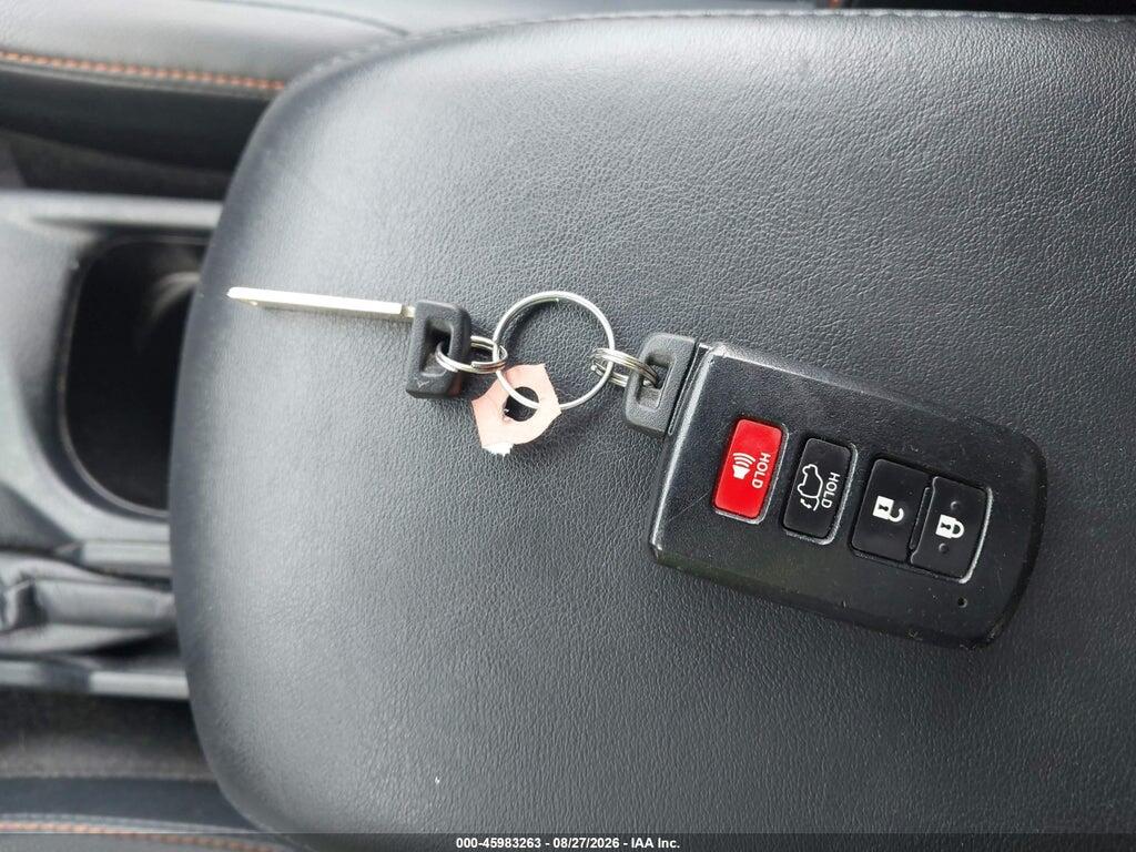 JTMJJREV0JD157872 2018 TOYOTA RAV4 HYBRID photo no. 11