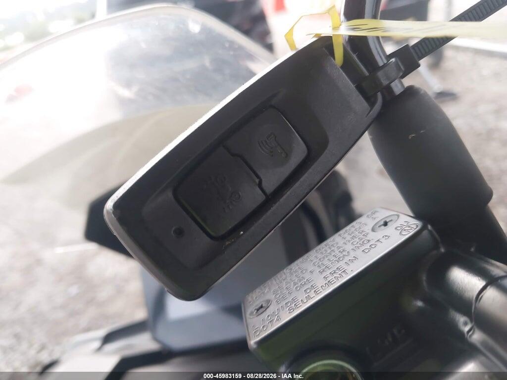 MLHKF5459S5101406 2025 HONDA ADV160 photo no. 11