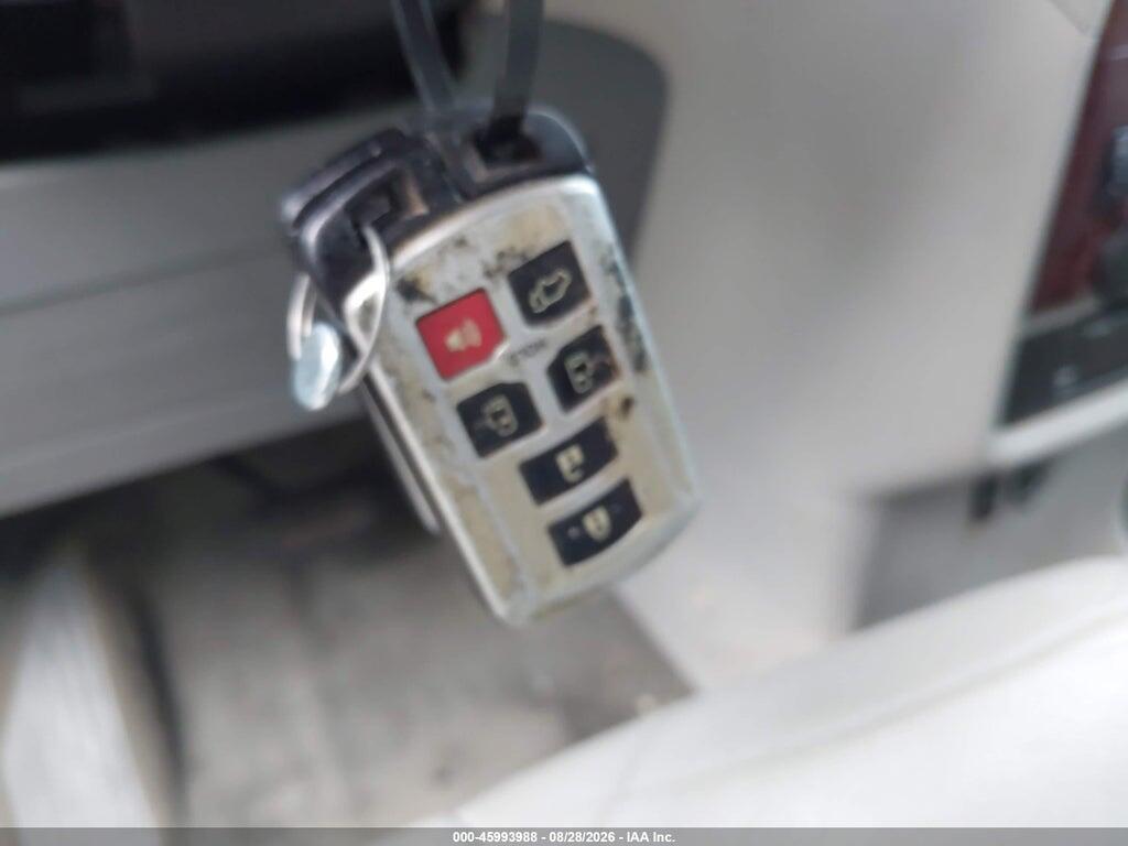 5TDDK3DC9BS029322 2011 TOYOTA SIENNA photo no. 11