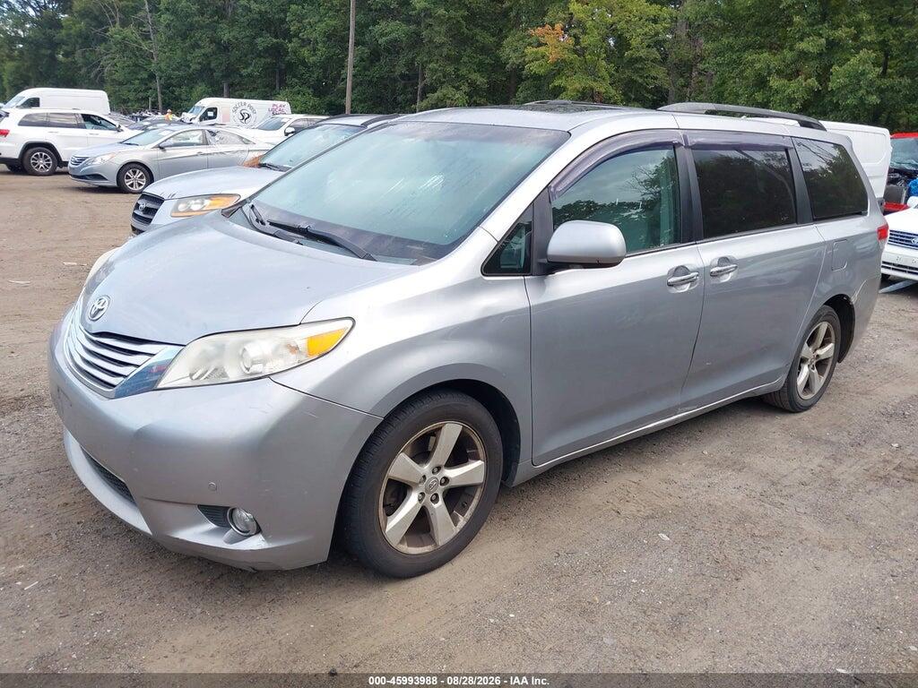 5TDDK3DC9BS029322 2011 TOYOTA SIENNA photo no. 2