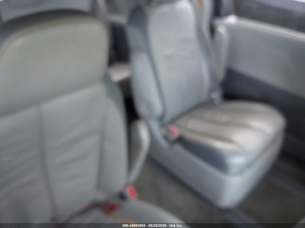 5TDDK3DC9BS029322 2011 TOYOTA SIENNA photo no. 8