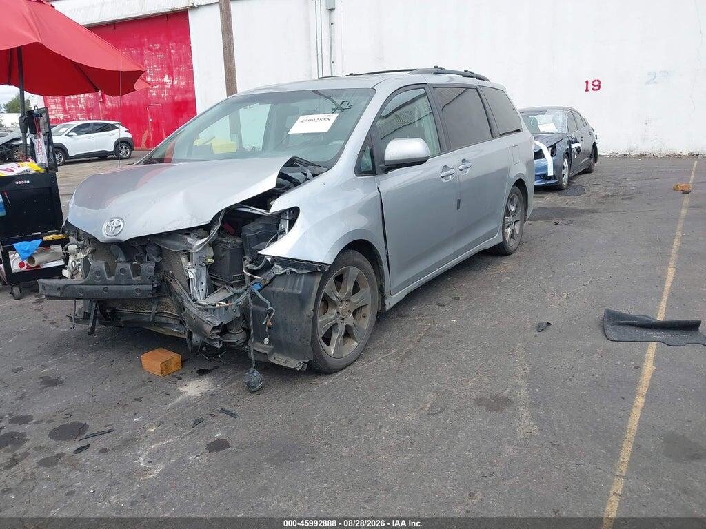 5TDXK3DC5BS099008 2011 TOYOTA SIENNA photo no. 2