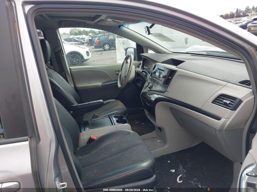 5TDXK3DC5BS099008 2011 TOYOTA SIENNA photo no. 5
