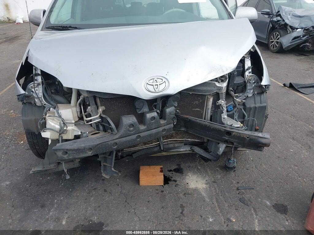 5TDXK3DC5BS099008 2011 TOYOTA SIENNA photo no. 6