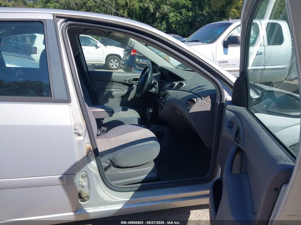 1FAFP38Z74W138556 2004 FORD FOCUS photo no. 5