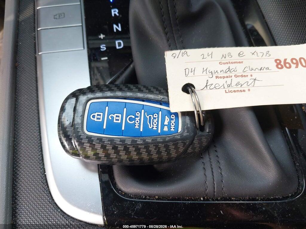 KMHLM4AG8PU587695 2023 HYUNDAI ELANTRA photo no. 11