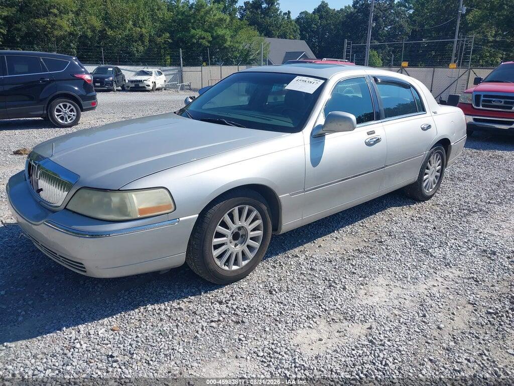 1LNHM82W55Y653788 2005 LINCOLN TOWN CAR photo no. 2