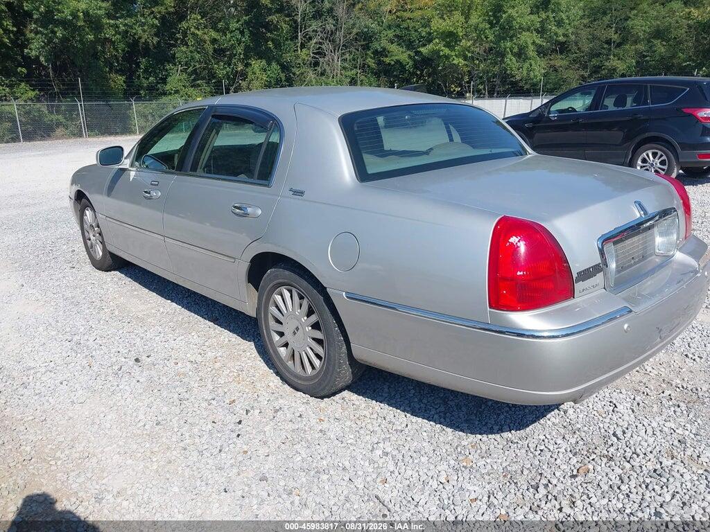 1LNHM82W55Y653788 2005 LINCOLN TOWN CAR photo no. 3