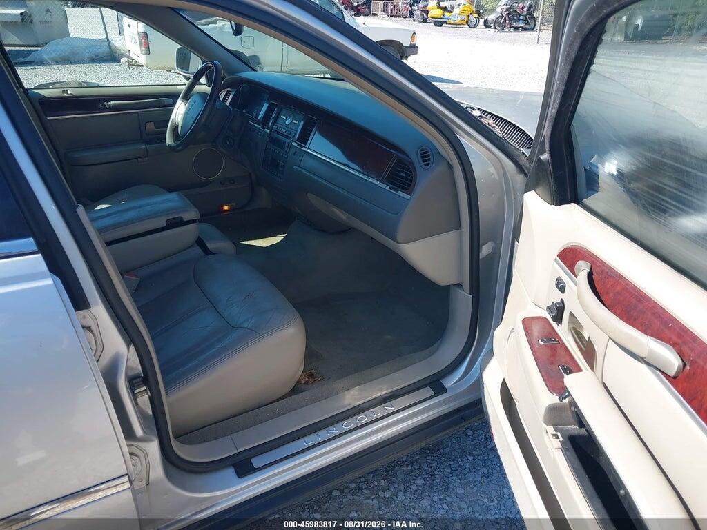 1LNHM82W55Y653788 2005 LINCOLN TOWN CAR photo no. 5
