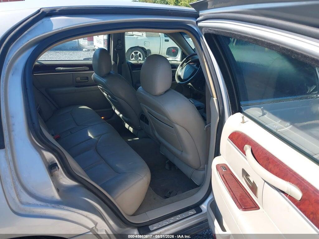 1LNHM82W55Y653788 2005 LINCOLN TOWN CAR photo no. 8