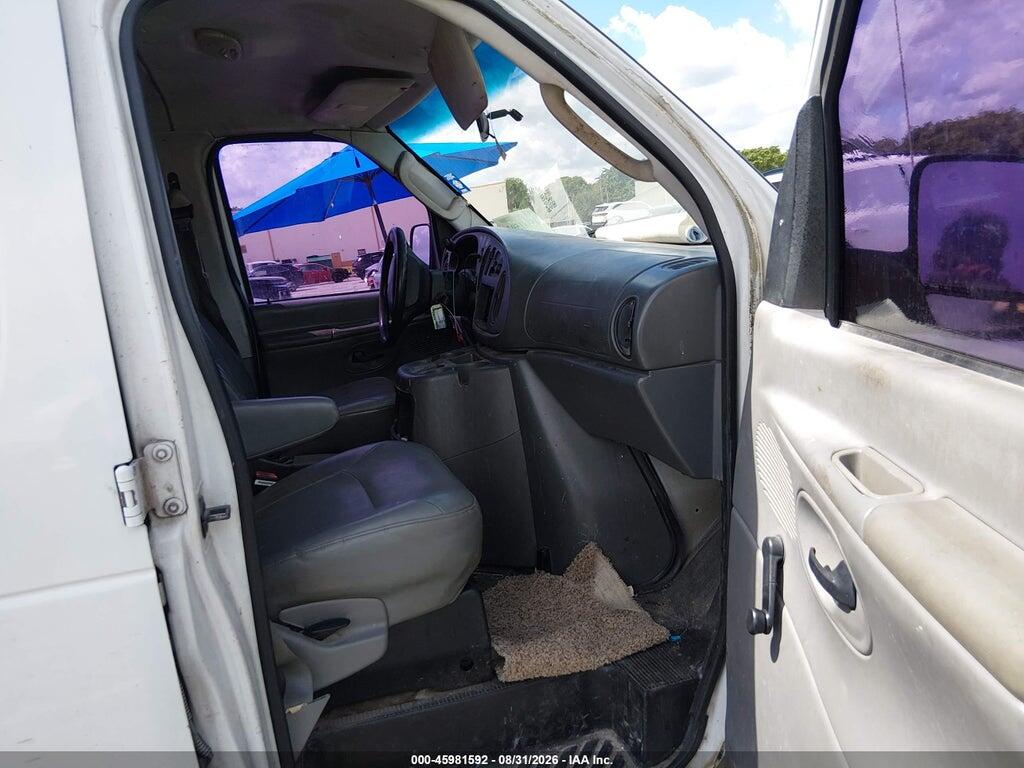 1FTRE14W44HA06470 2004 FORD E-150 photo no. 5