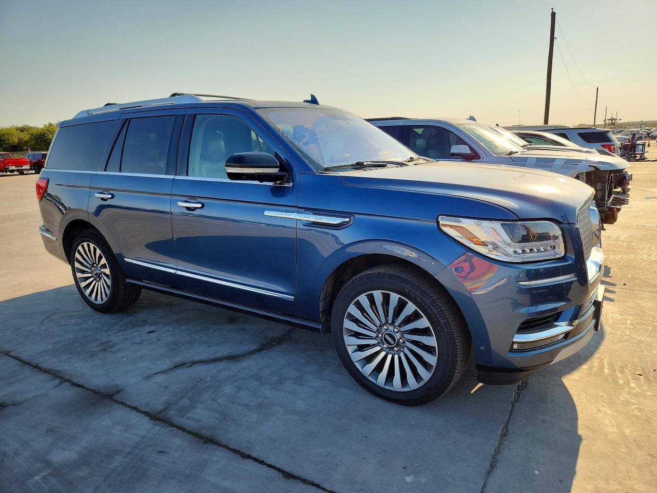 2019 LINCOLN NAVIGATOR RESERVE — Фото 4 из 13