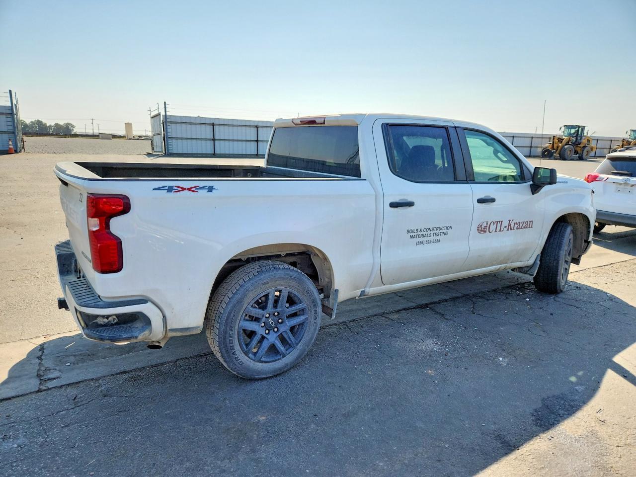 2023 CHEVROLET SILVERADO K1500 CUSTOM — Фото 3 из 12