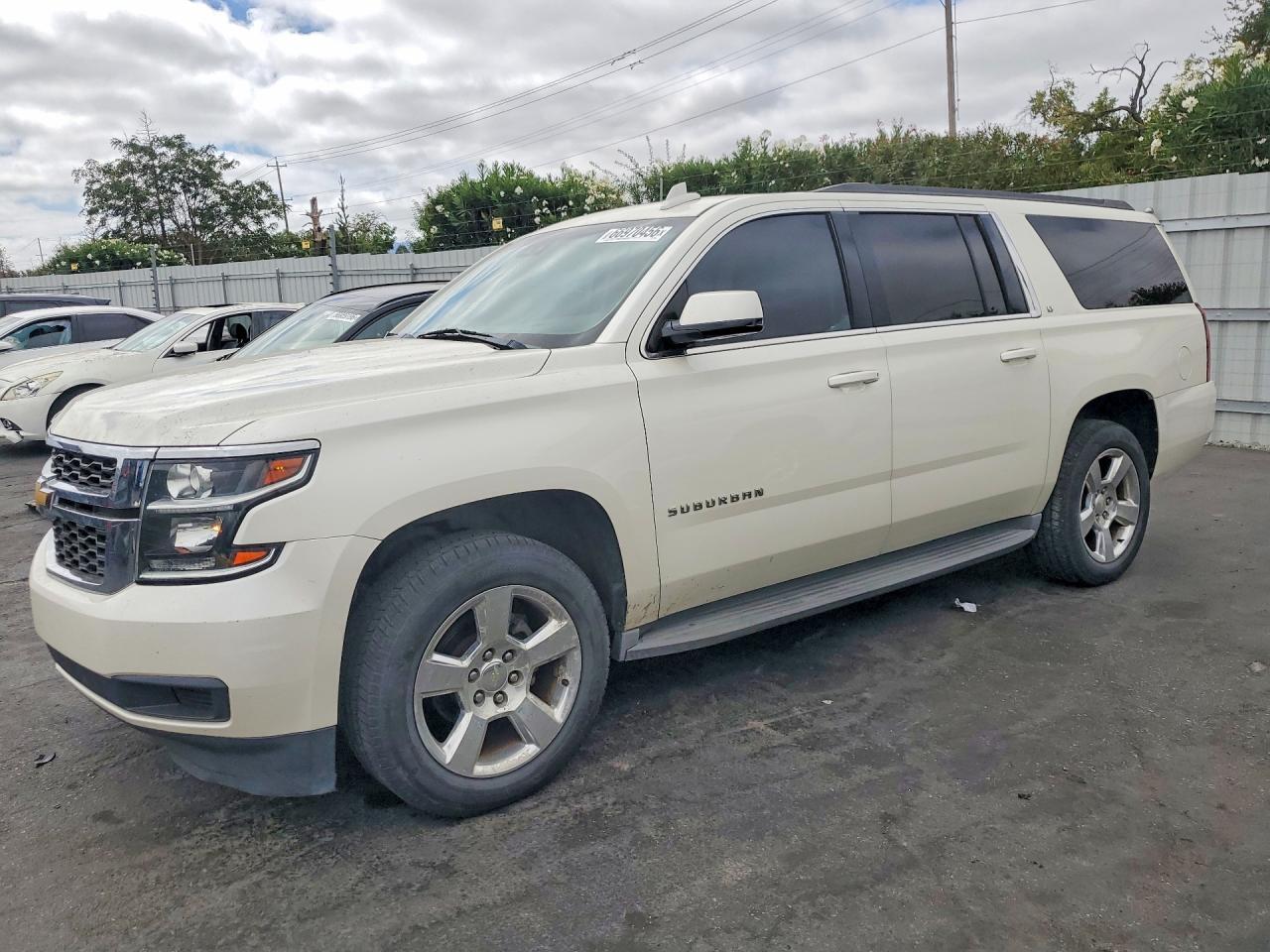 2015 CHEVROLET SUBURBAN 1GNSKJKC4FR600192