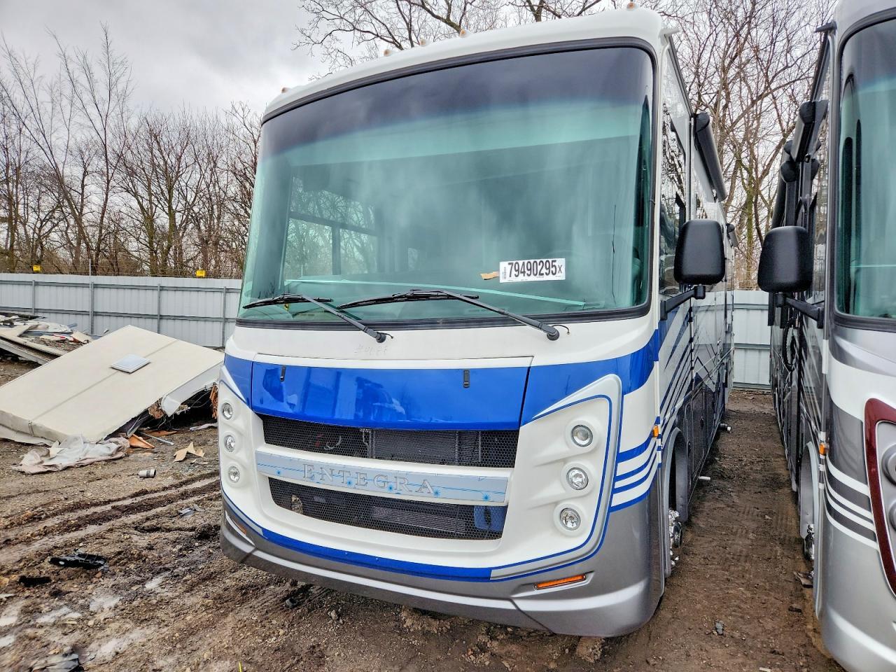 2024 FORD F53 RV — Фото 2 из 10