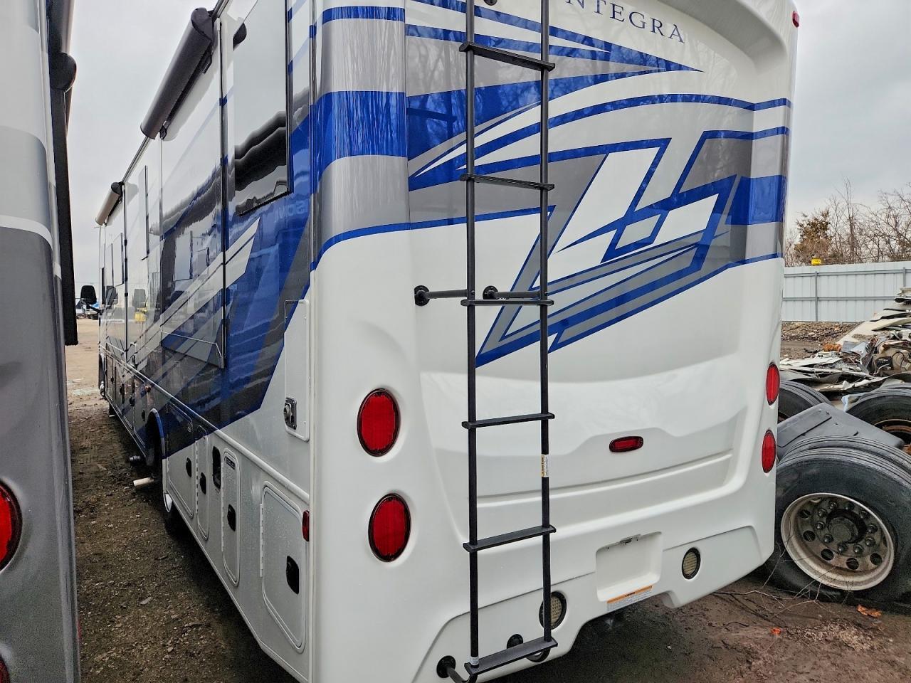 2024 FORD F53 RV — Фото 3 из 10