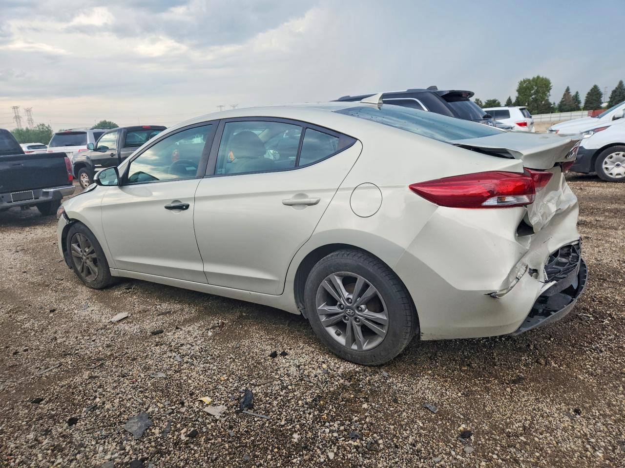 2017 HYUNDAI ELANTRA SE — Фото 2 из 12