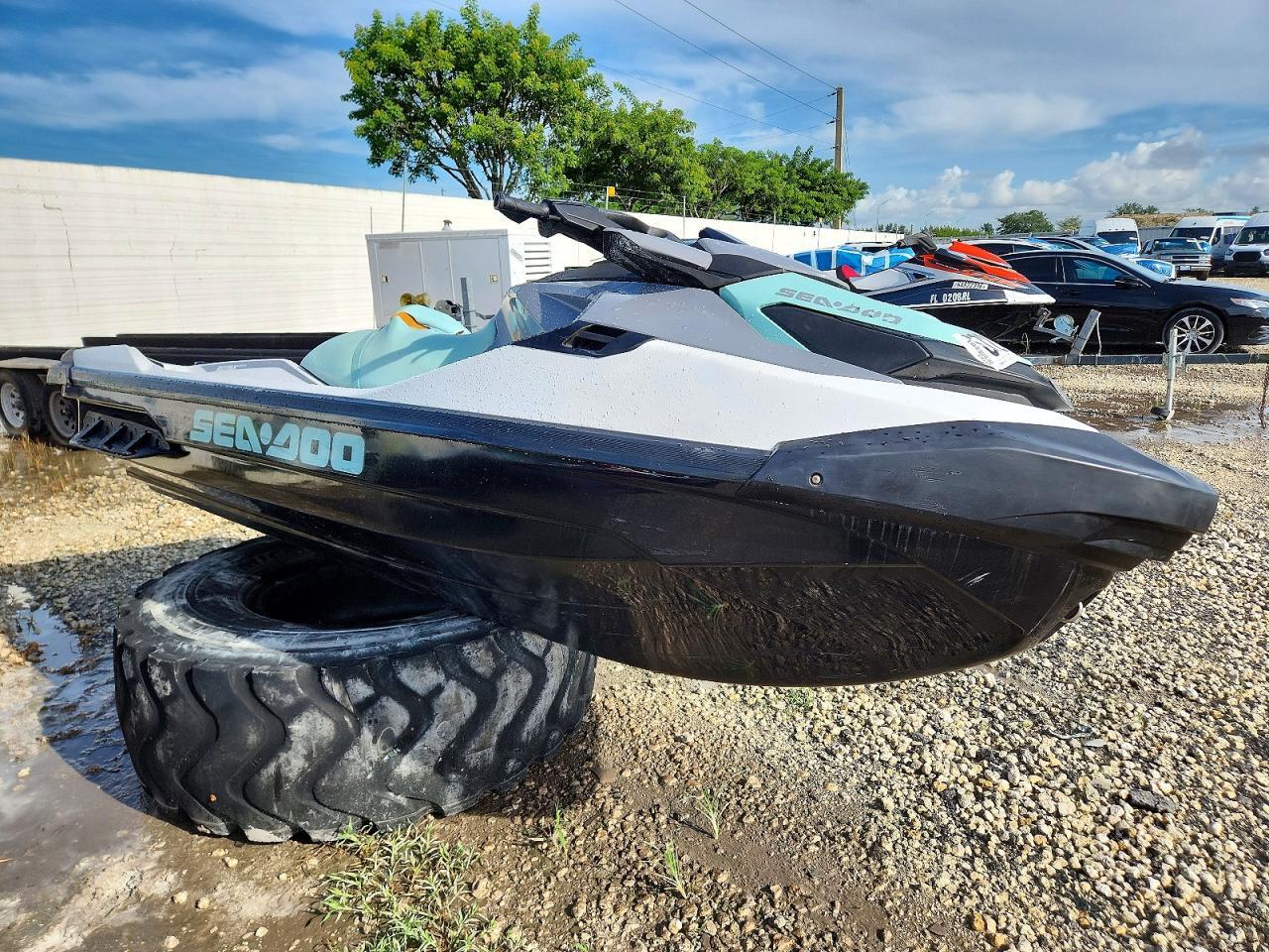 2024 SEA-DOO GTX YDV22727J324