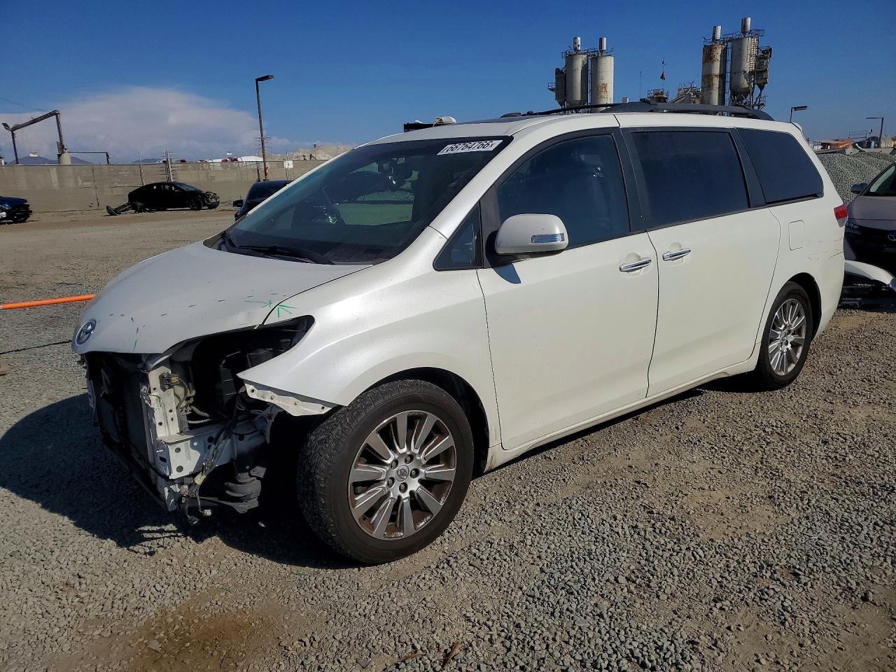 2014 TOYOTA SIENNA 5TDYK3DC8ES415414