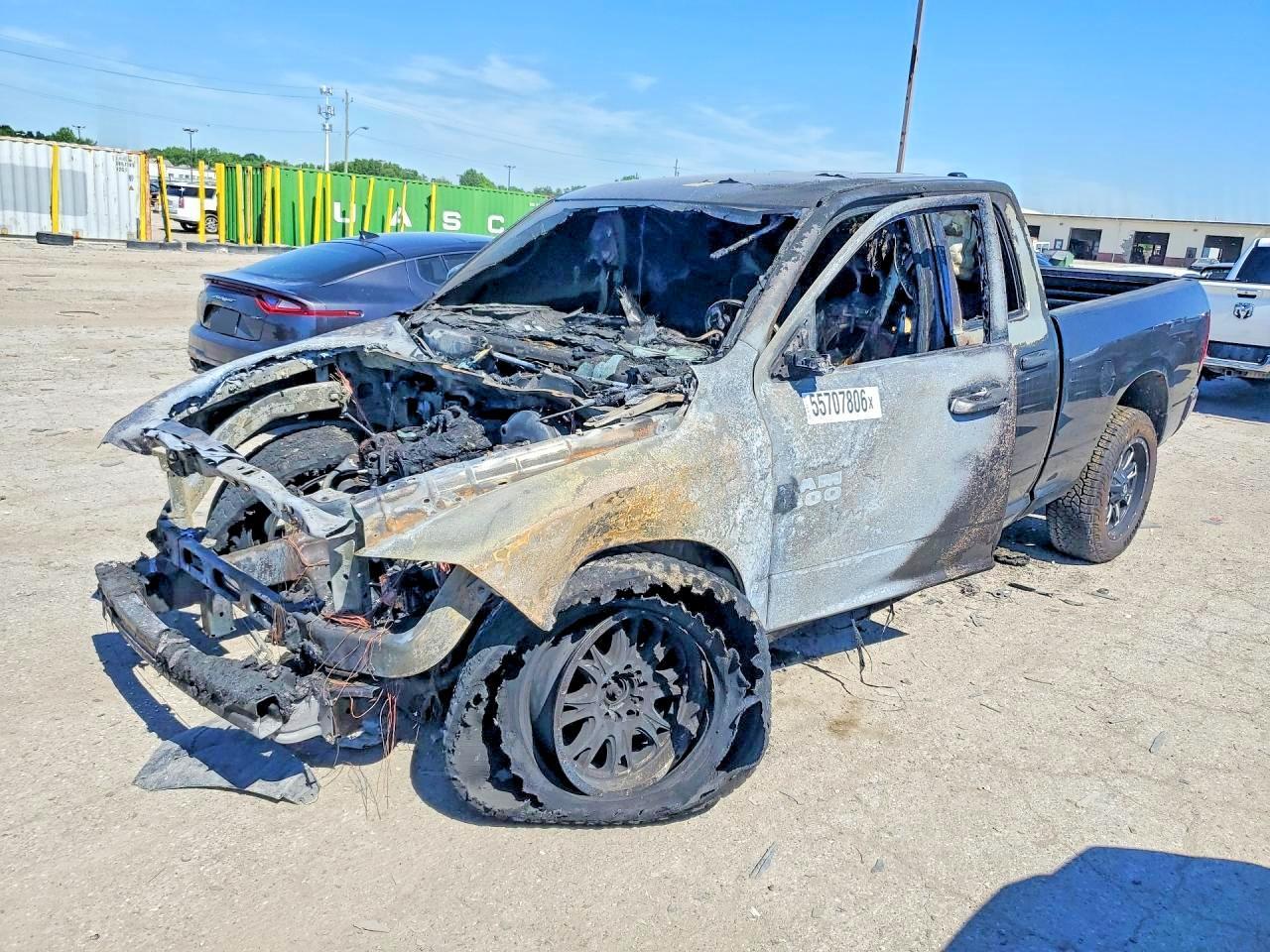 2015 RAM 1500 1C6RR7FG4FS672299