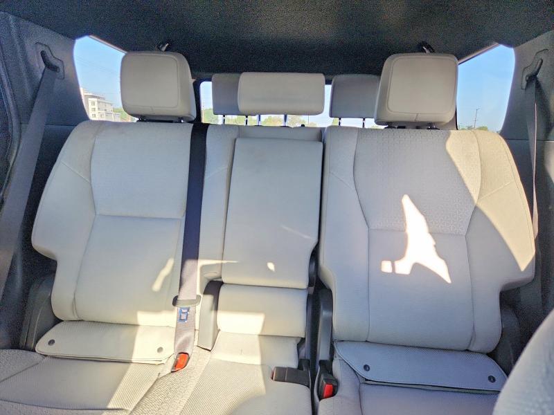 2025 TOYOTA 4RUNNER SR5 — Фото 10 из 13