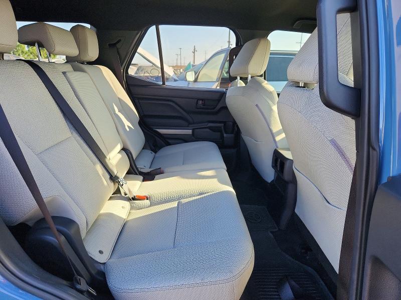 2025 TOYOTA 4RUNNER SR5 — Фото 11 из 13