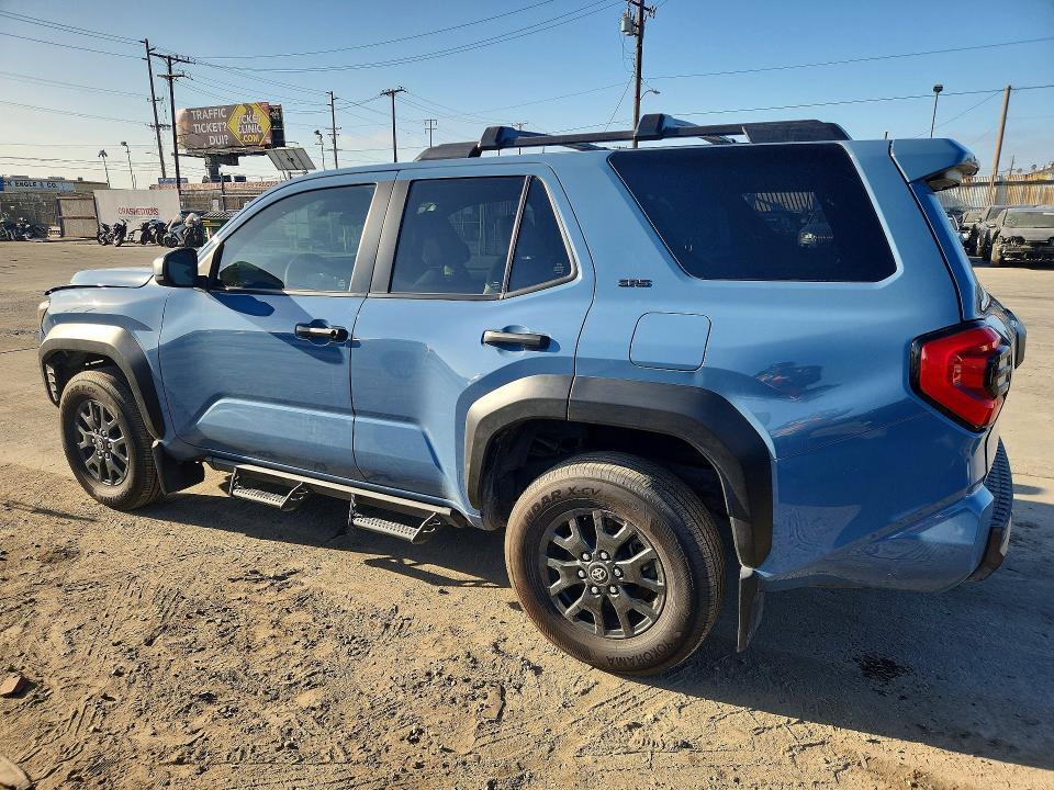 2025 TOYOTA 4RUNNER SR5 — Фото 2 из 13