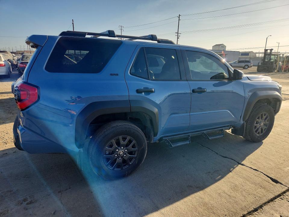 2025 TOYOTA 4RUNNER SR5 — Фото 3 из 13