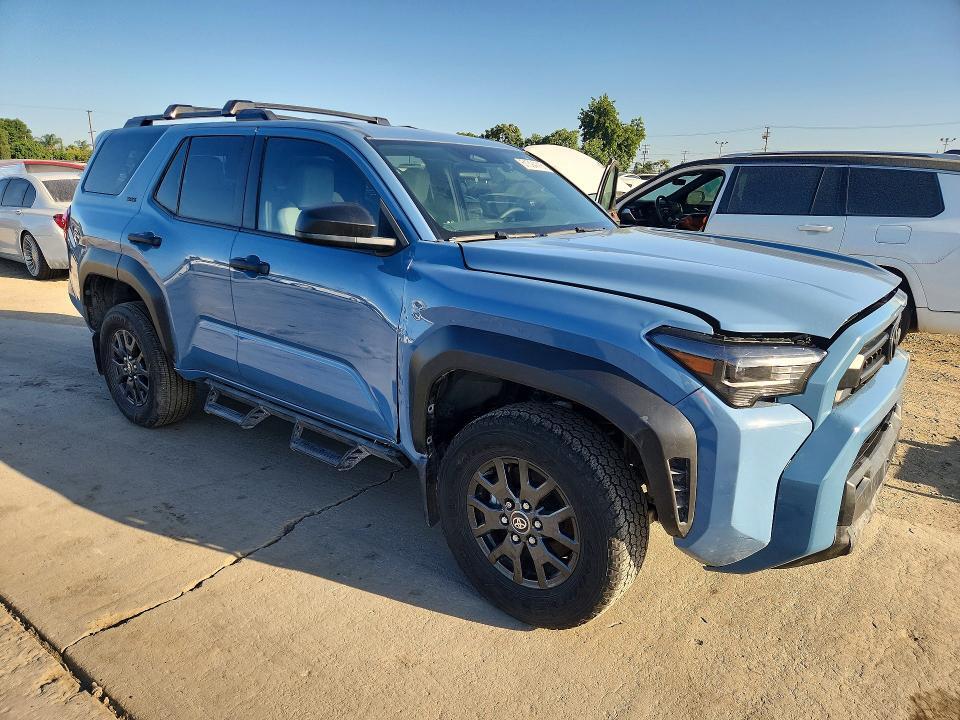 2025 TOYOTA 4RUNNER SR5 — Фото 4 из 13