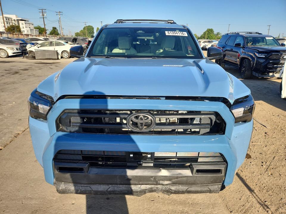 2025 TOYOTA 4RUNNER SR5 — Фото 5 из 13