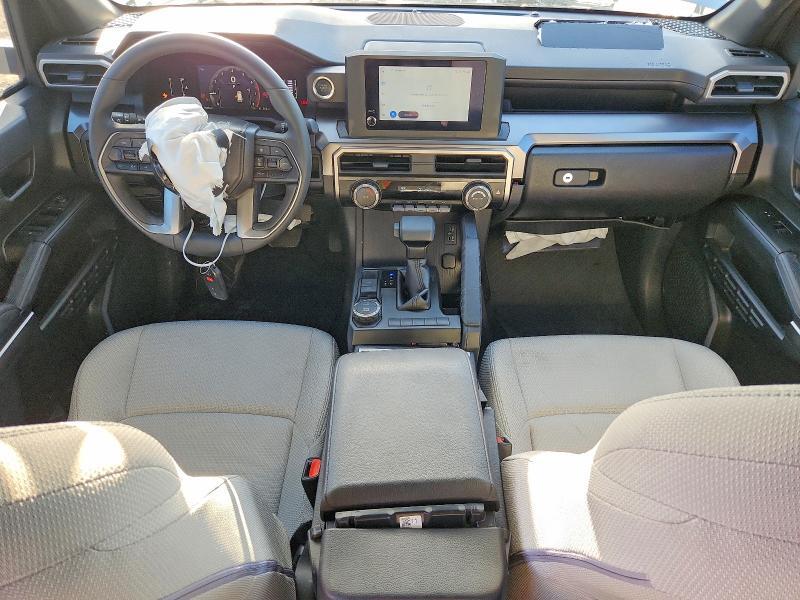 2025 TOYOTA 4RUNNER SR5 — Фото 8 из 13