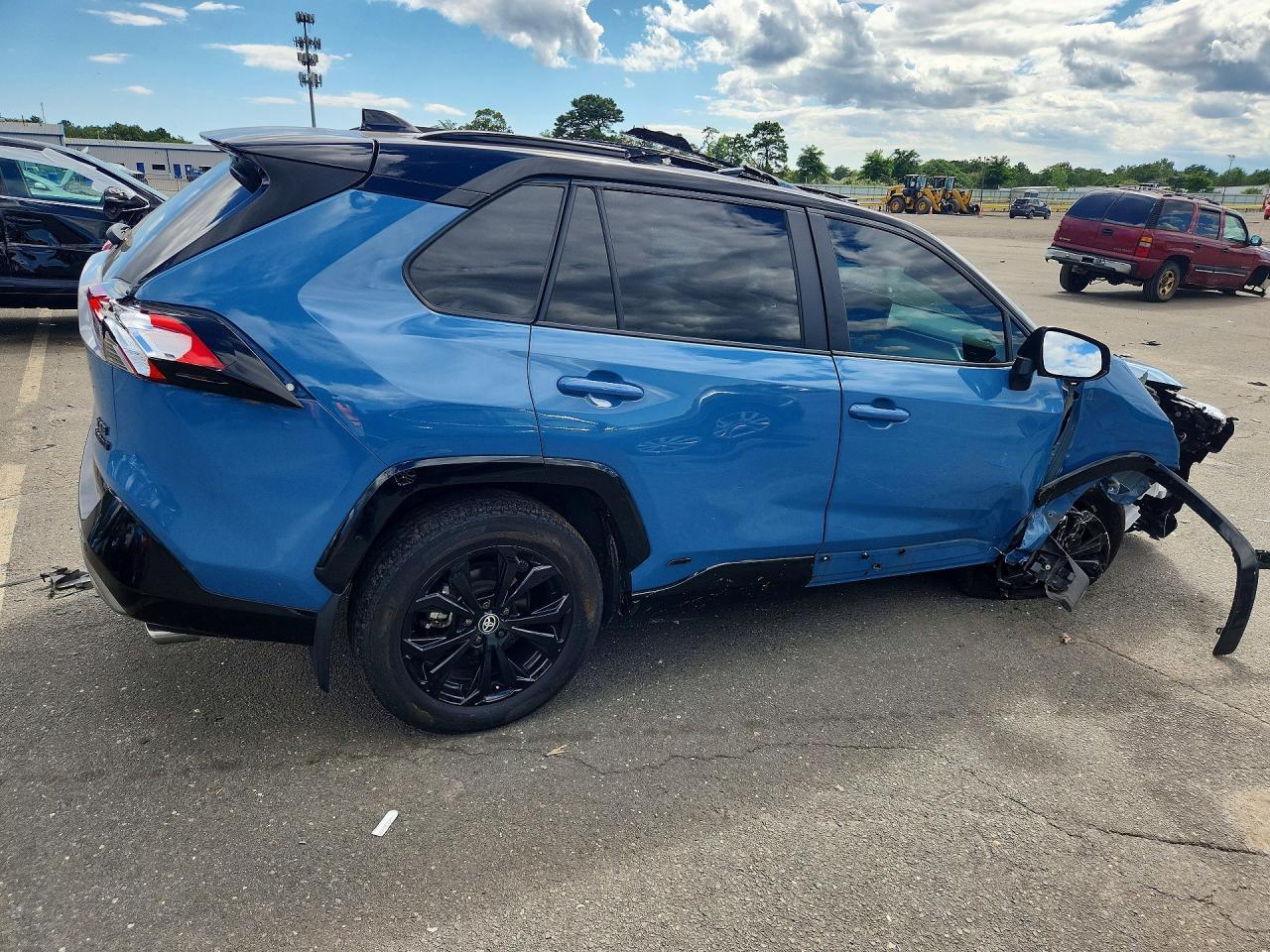 2024 TOYOTA RAV4 XSE — Фото 3 из 13
